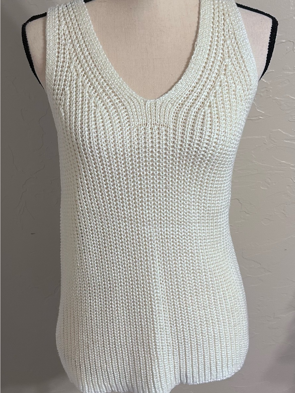 LOFT Cream Knit V-Neck Sleeveless Sweater Tank